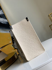 CRAFTY ONTHEGO GM 41 CREME BLACK MONOGRAM GIANT CANVAS
