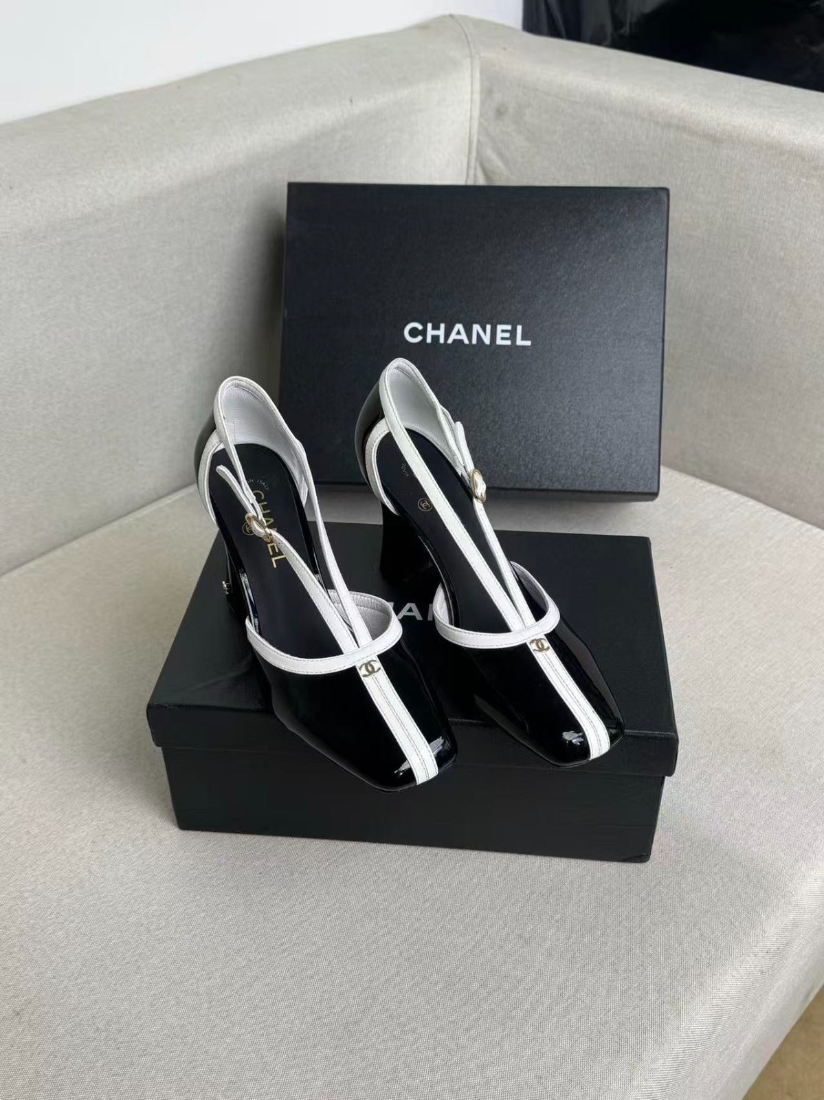 CHANEL 26S MARY JANES 85MM IN BLACK AND WHITE PATENT CAFLSKIN
