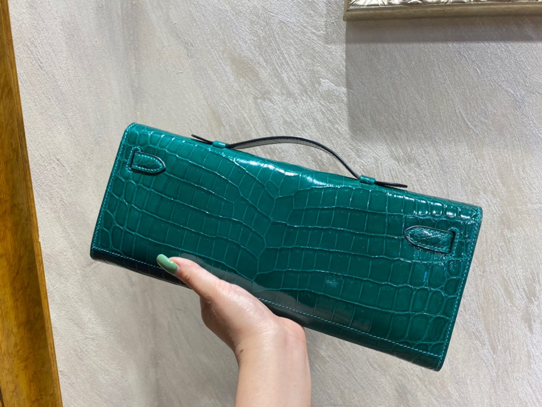 KELLY CUT 31 IN PINE GREEN SHINNY ALLIGATOR LEATHER WITH GOLD HARDWARE