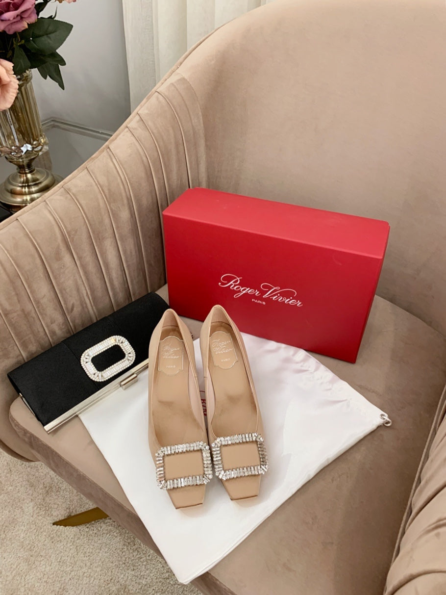 TROMPETTE PUMPS IN BEIGE SILK CRYSTAL BUCKLE