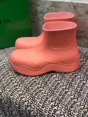 PUDDLE ANKLE BOOT IN PUNCH PINK RUBBER