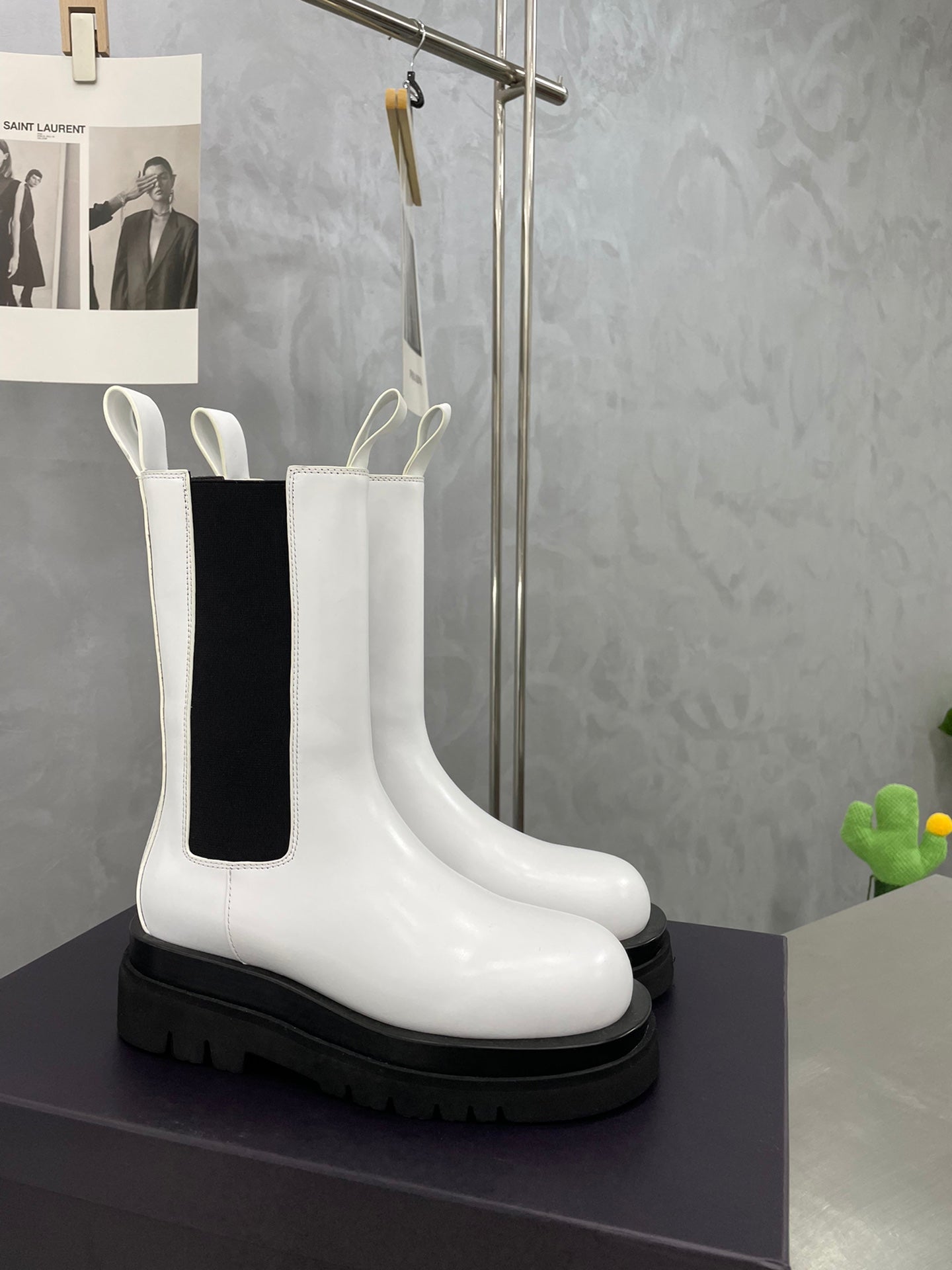 LUG CHELSEA BOOT IN WHITE CALFSKIN
