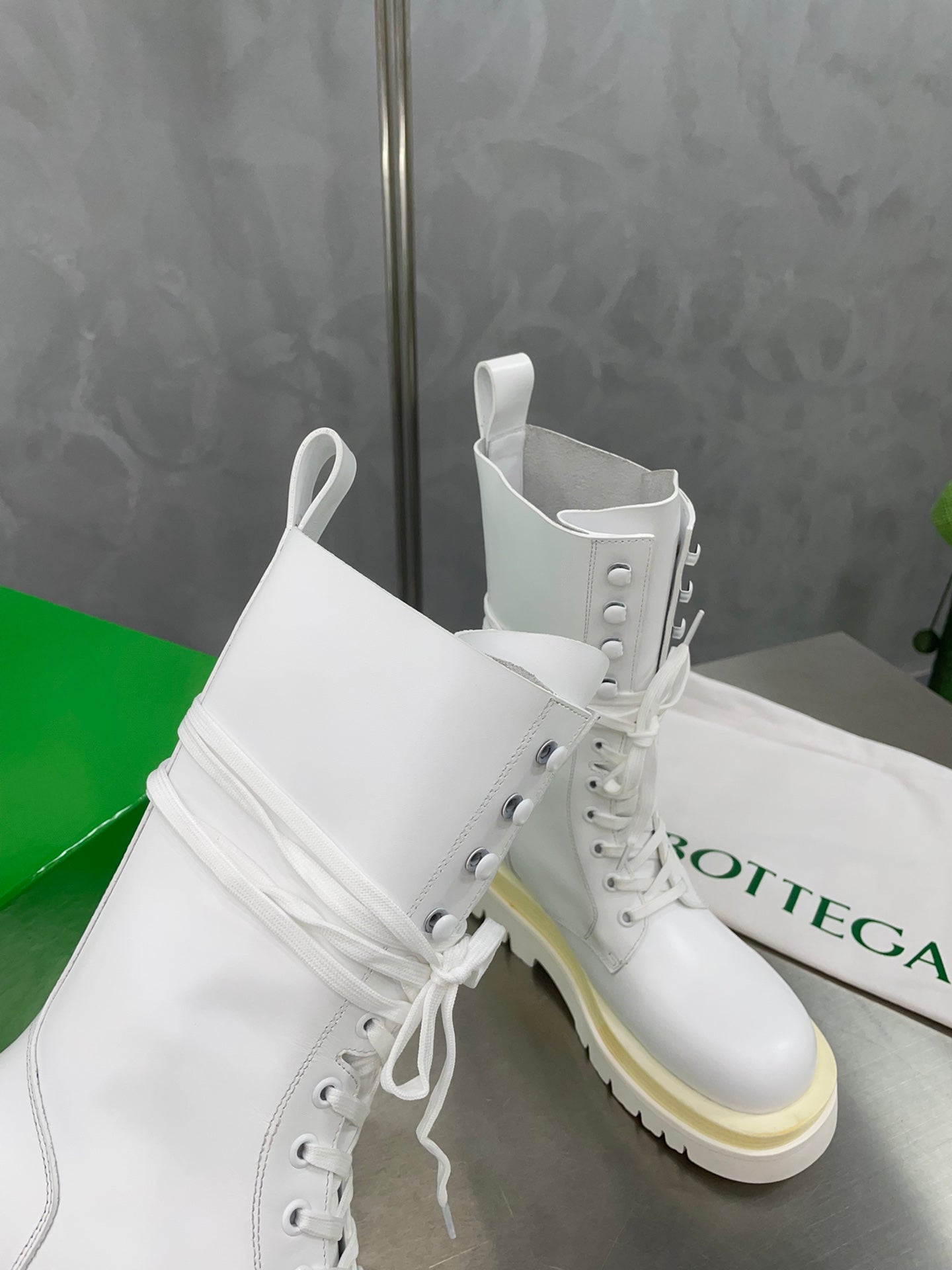 LUG LACE-UP BOOT IN WHITE CALFSKIN 7 CM