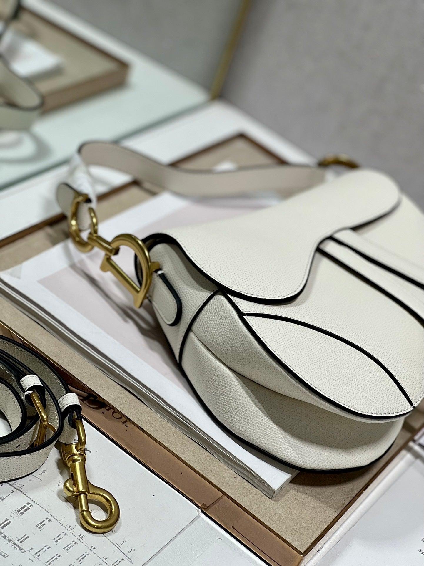 DIOR 26S SADDLE BAG 25 IN WHITE CALFSKIN