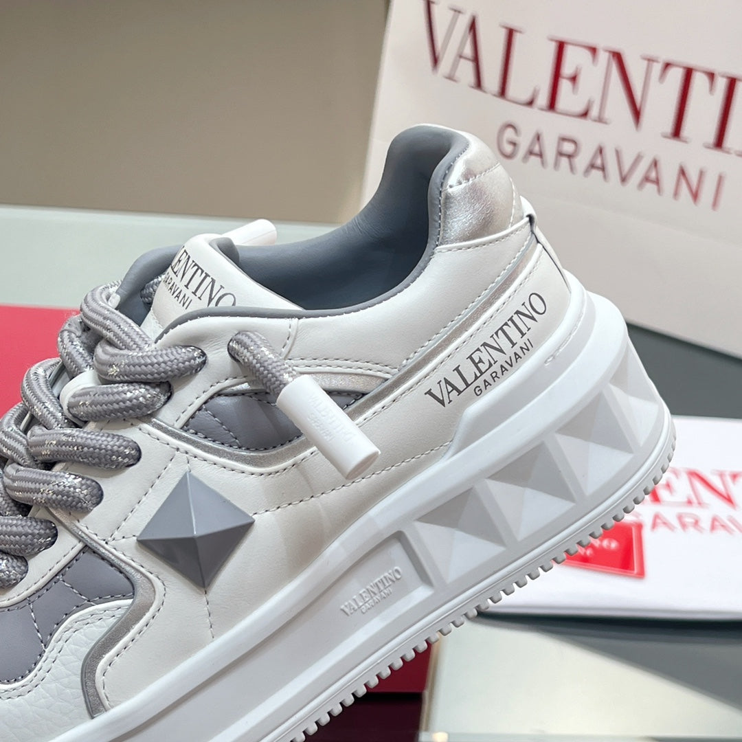 VALENTINO 25S GARAVANI ONE STUD XL PLATFORM SNEAKERS IN WHITE MIX GREY LAMBSKIN STYLE 3