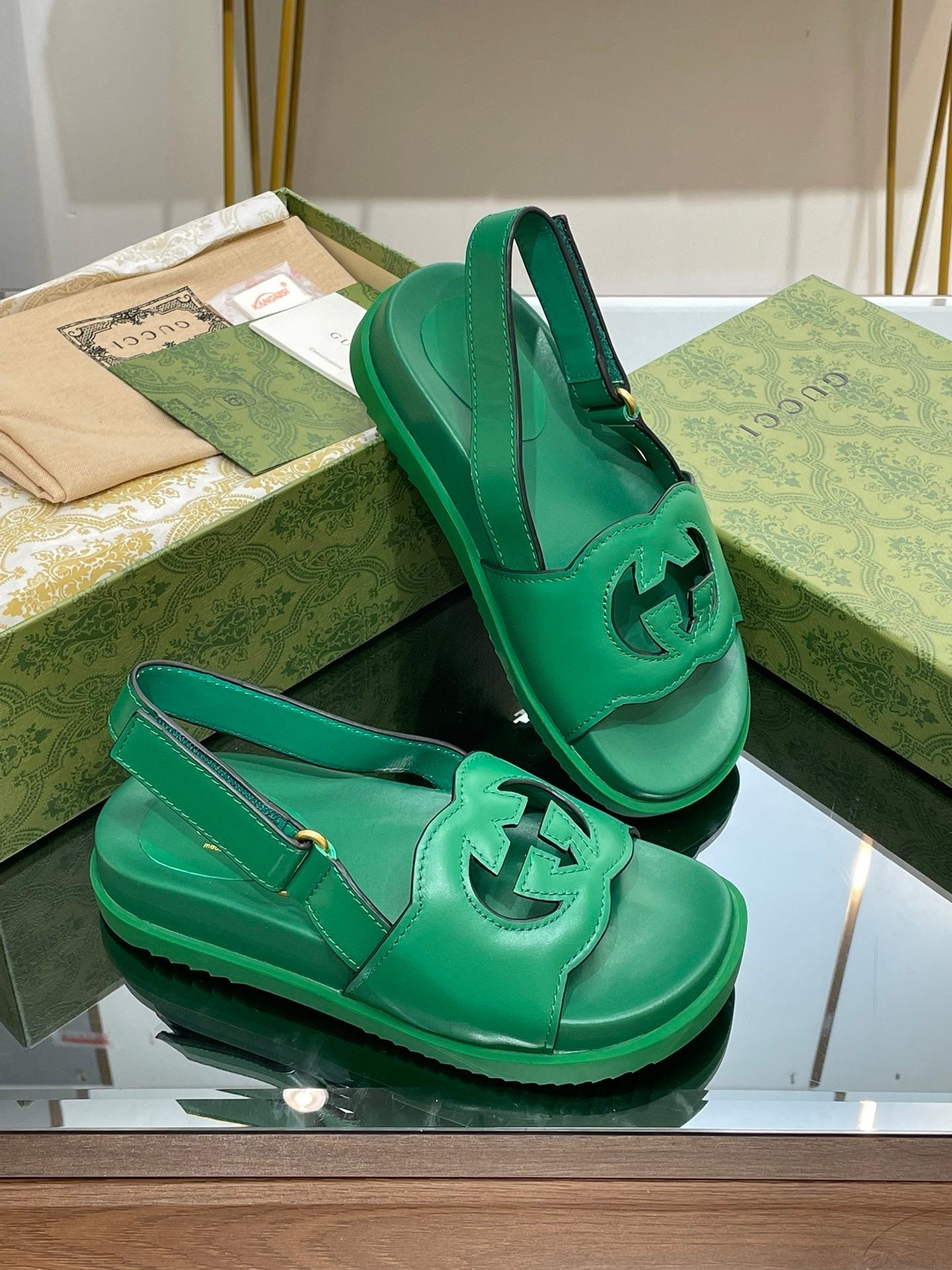 GG INTERLOCKING G CUT OUT SANDAL JADE GREEN LAMBSKIN