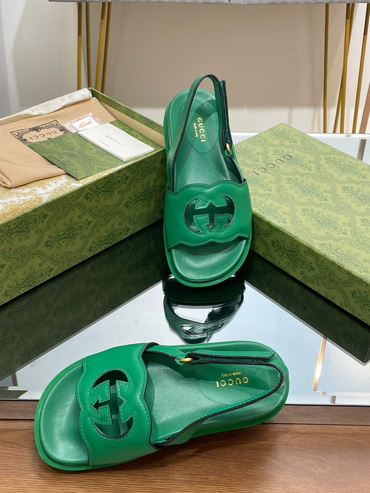 GG INTERLOCKING G CUT OUT SANDAL JADE GREEN LAMBSKIN