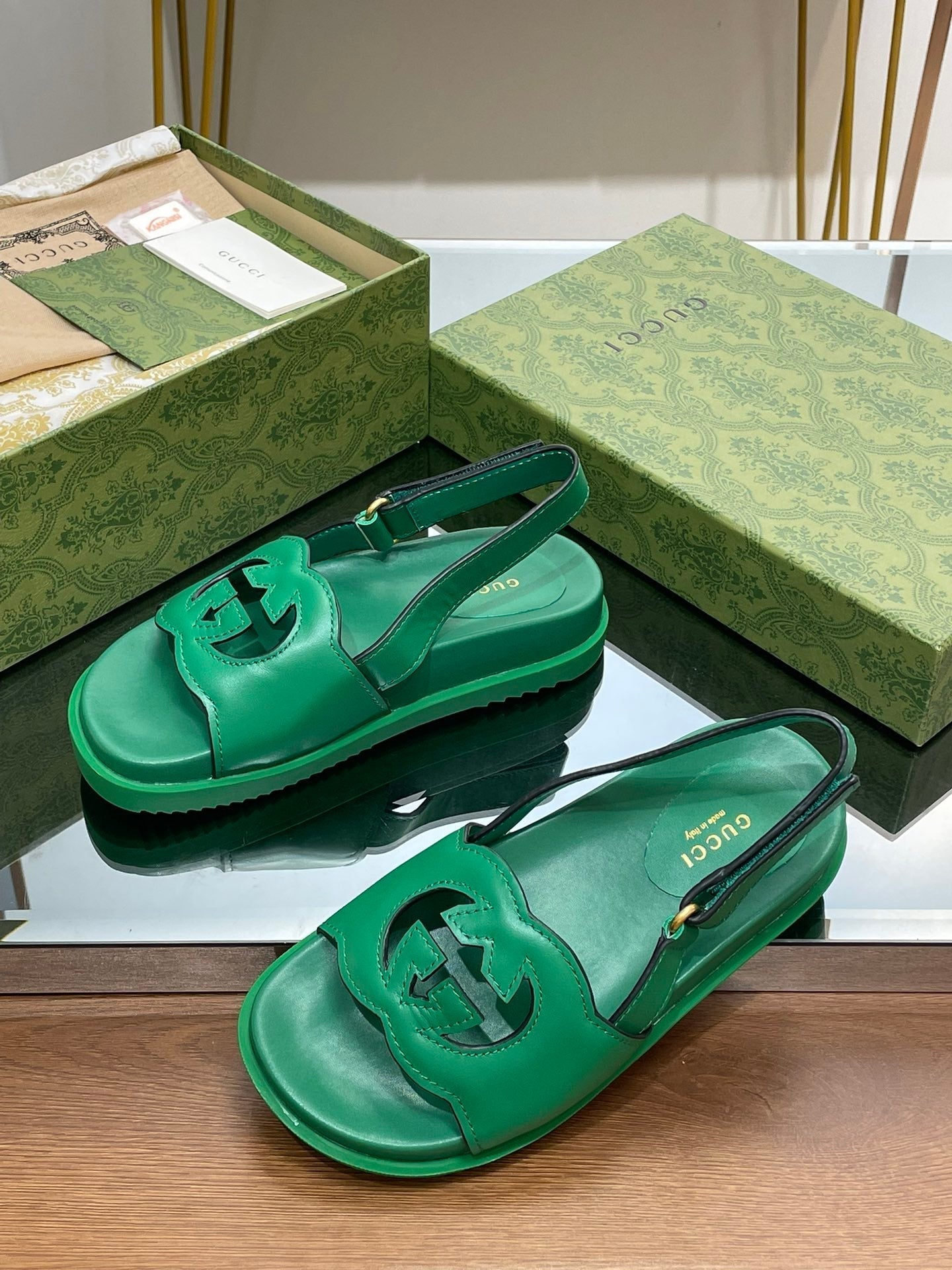 GG INTERLOCKING G CUT OUT SANDAL JADE GREEN LAMBSKIN