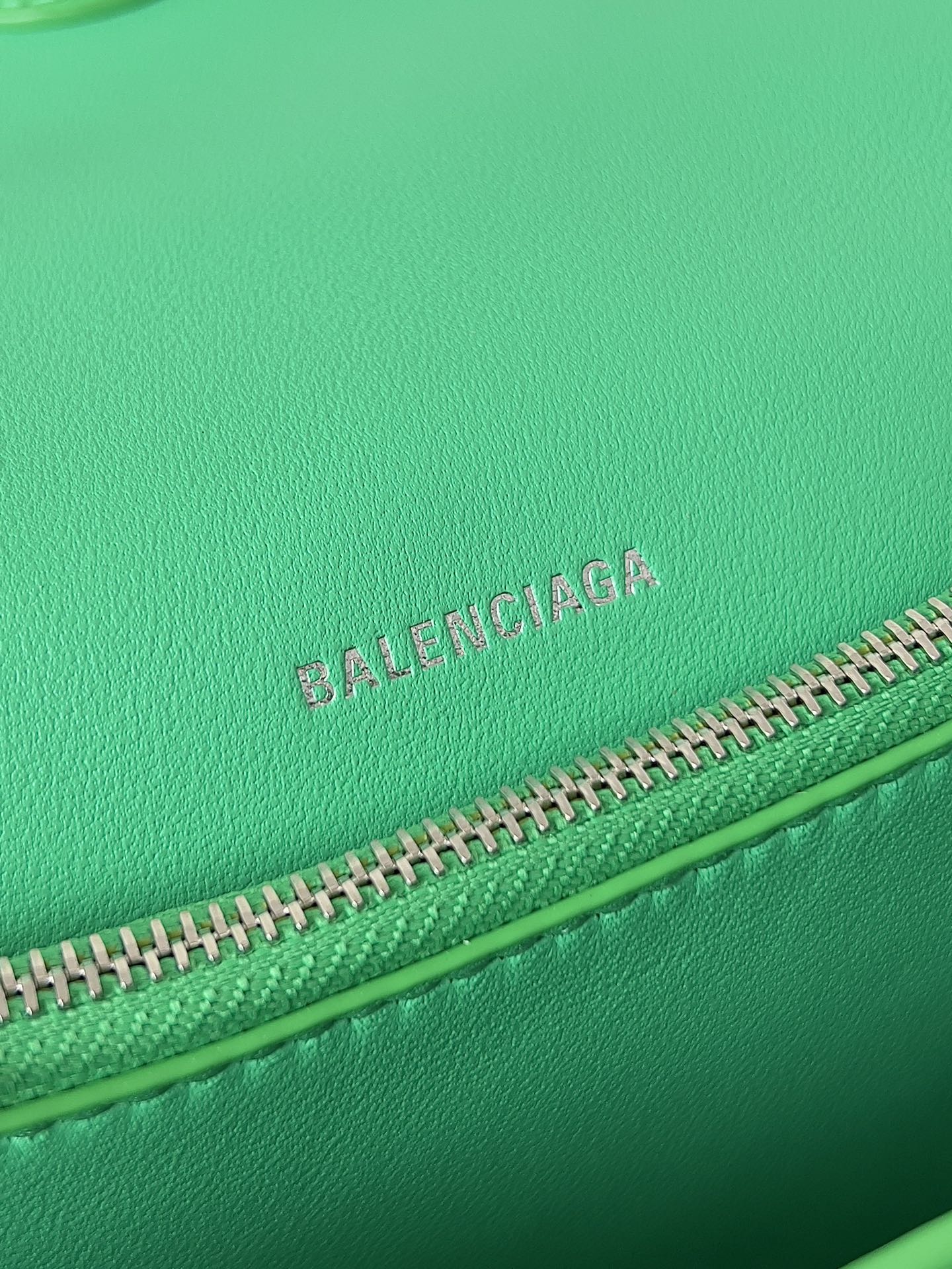 CRUSH CHAINED BAG 25 IN GREEN QUILTED CRUSHED CALFSKIN SILVER HARDWARE