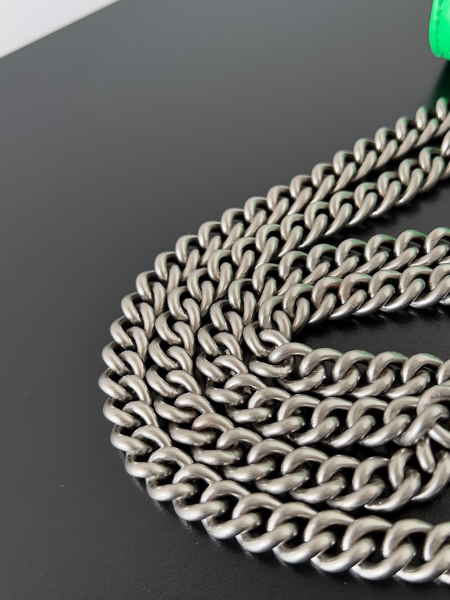 CRUSH CHAINED BAG 25 IN GREEN QUILTED CRUSHED CALFSKIN SILVER HARDWARE