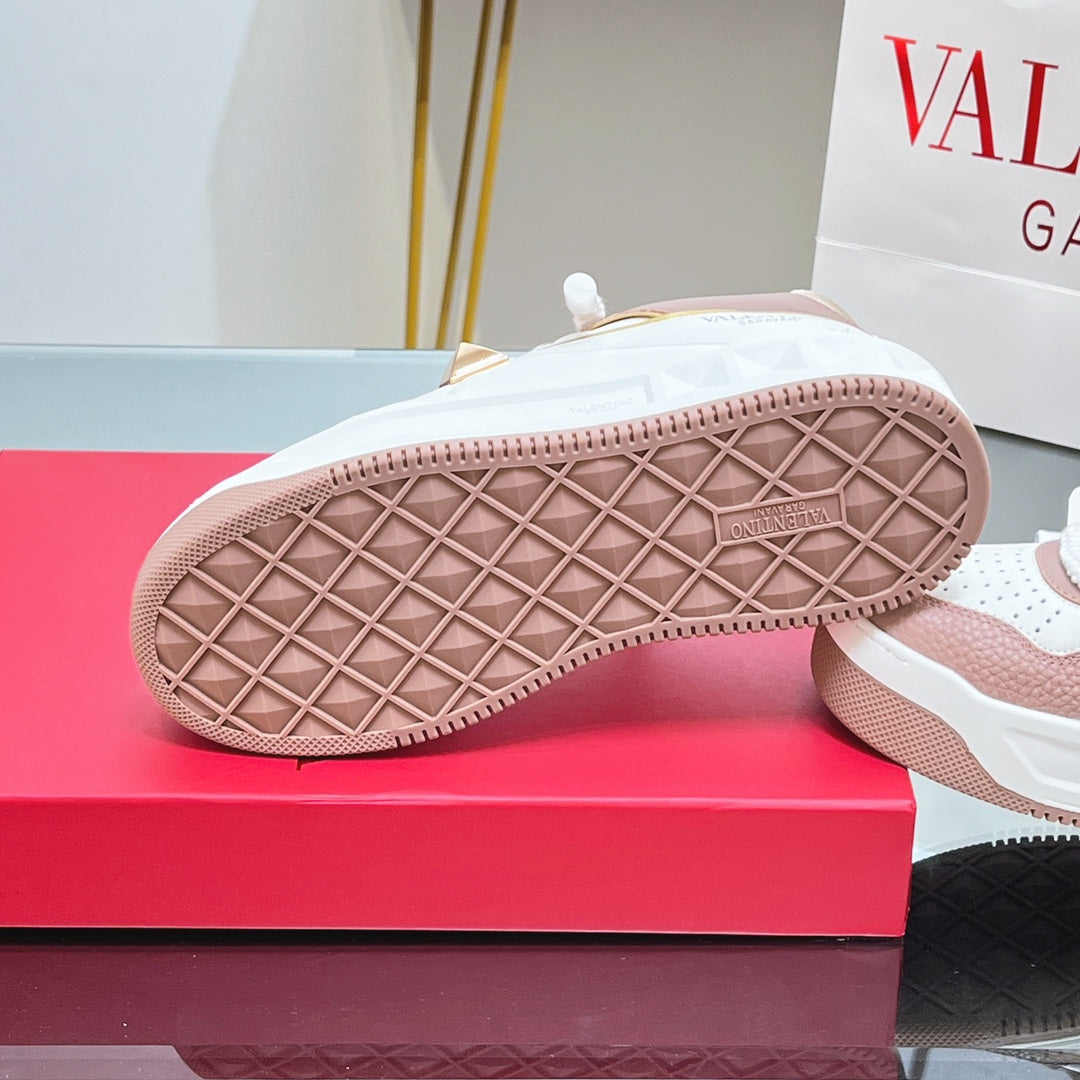 VALENTINO 25S GARAVANI ONE STUD XL PLATFORM SNEAKERS IN WHITE MIX LIGHT PINK LAMBSKIN