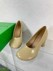 ATOMIC HIGH PUMP 9 CM IN BISQUE BEIGE CALFSKIN