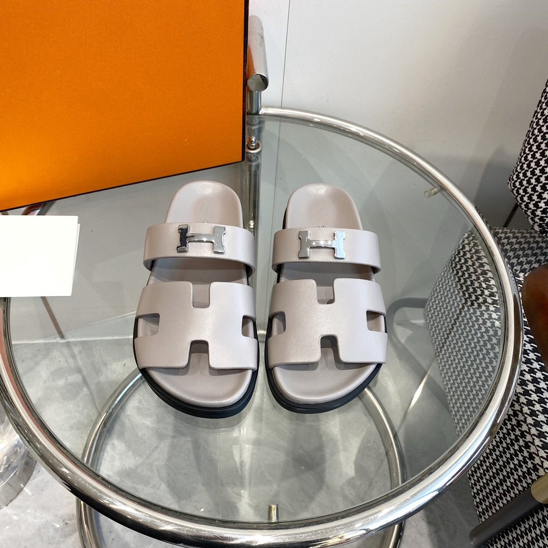 Chypre Sandal Gray Leather