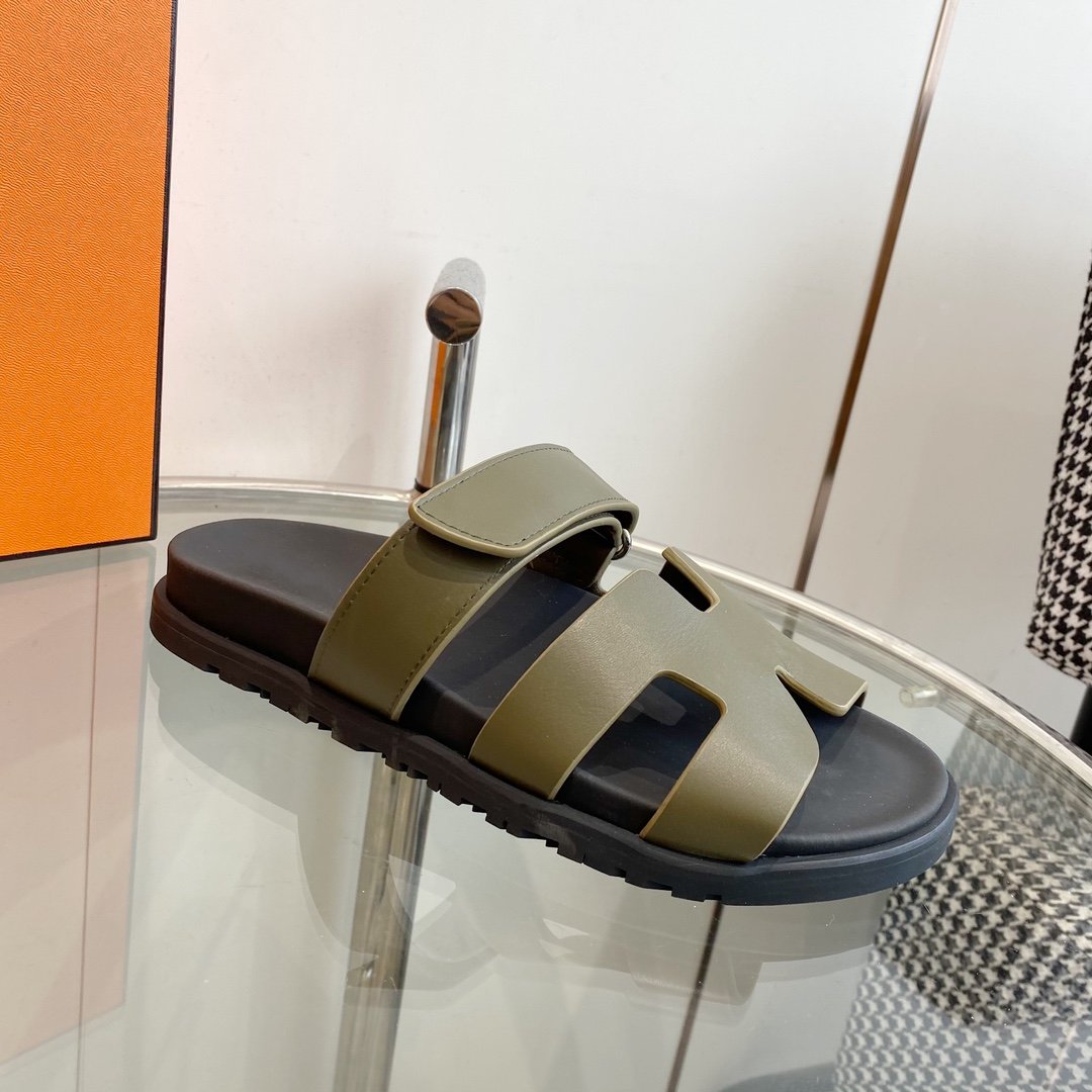 Chypre Sandal Clay Mastic Calfskin Leather
