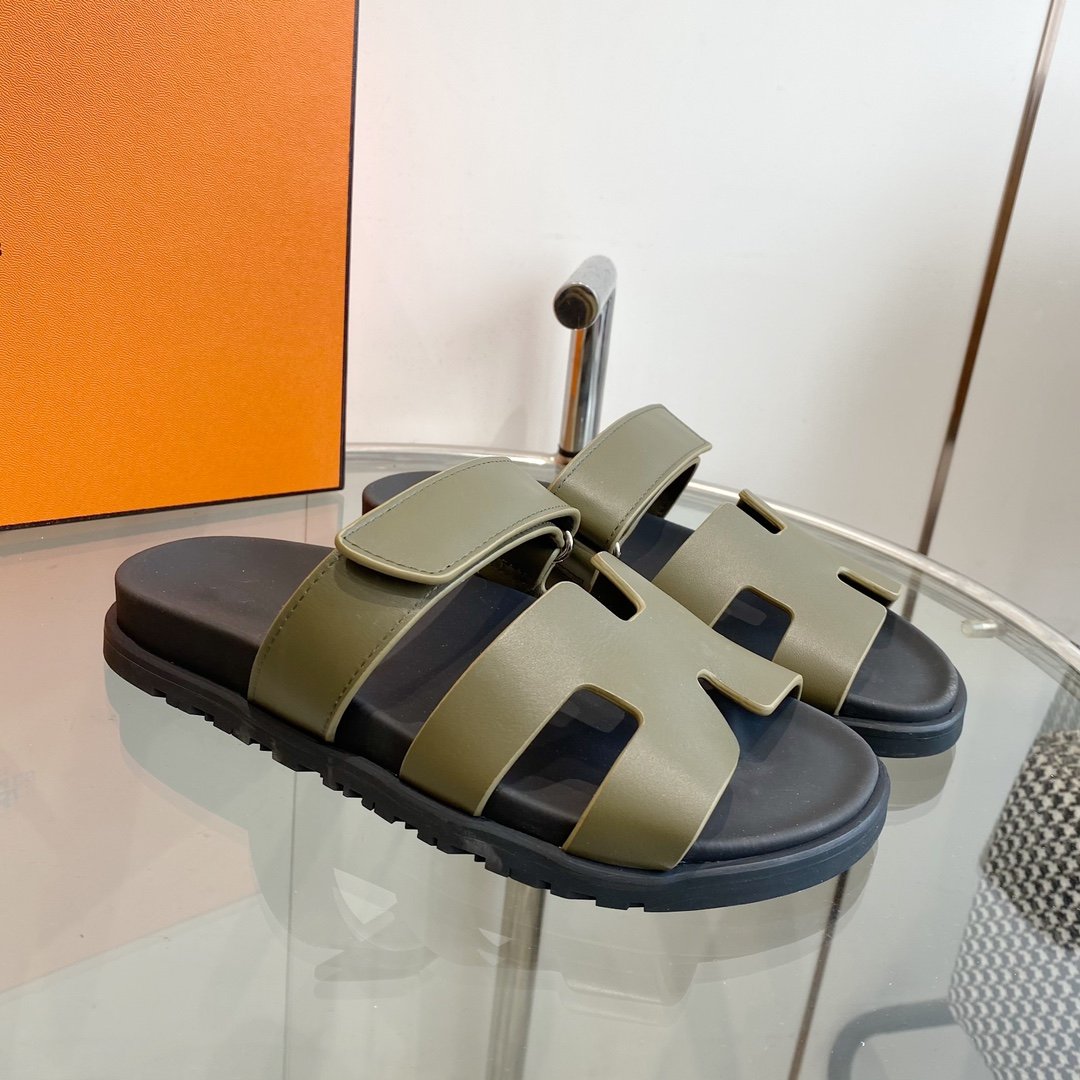 Chypre Sandal Clay Mastic Calfskin Leather