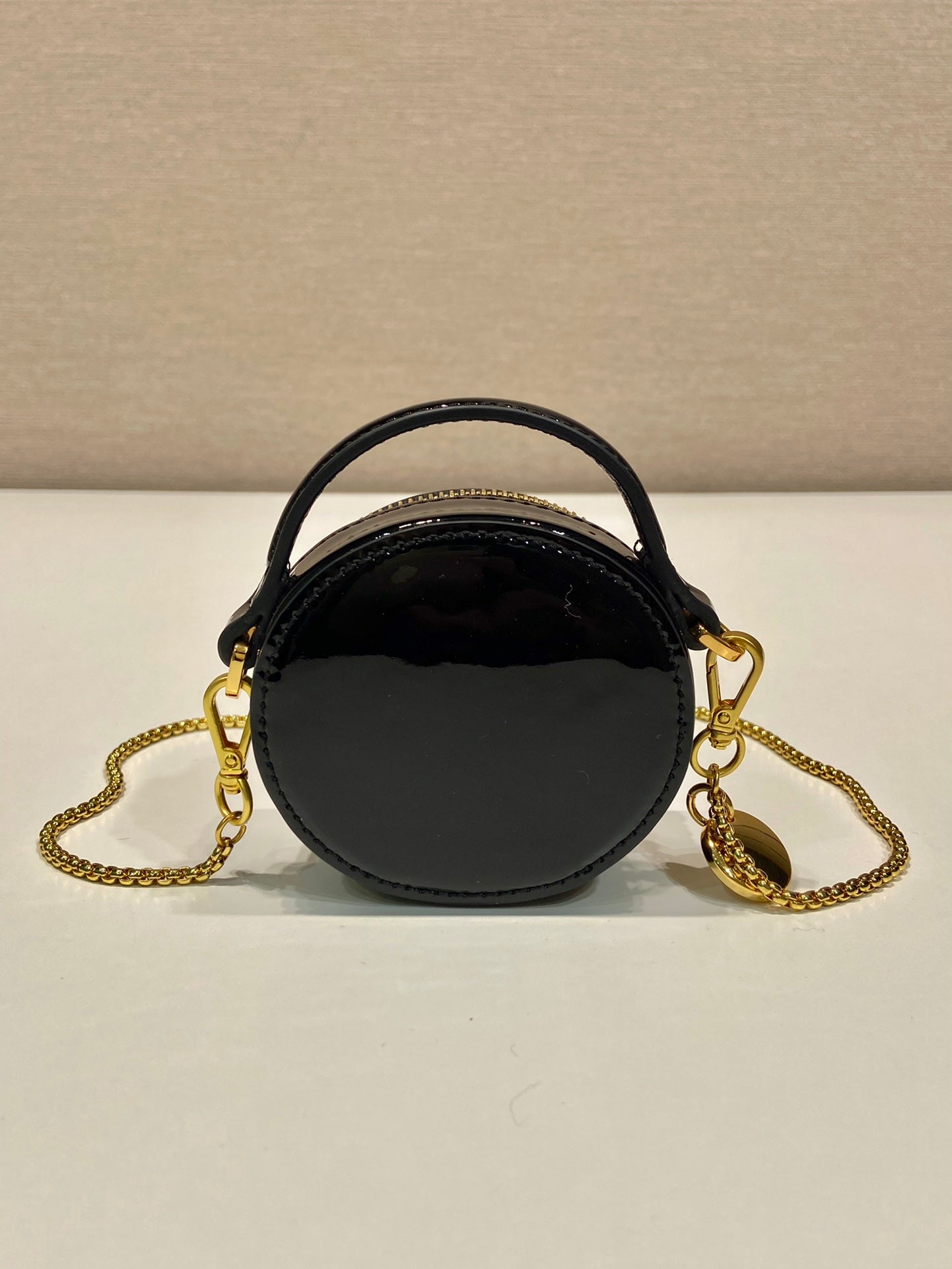 MINI ROUND BAG 8 IN BLACK GLOSSY CALFSKIN GOLD HARDWARE