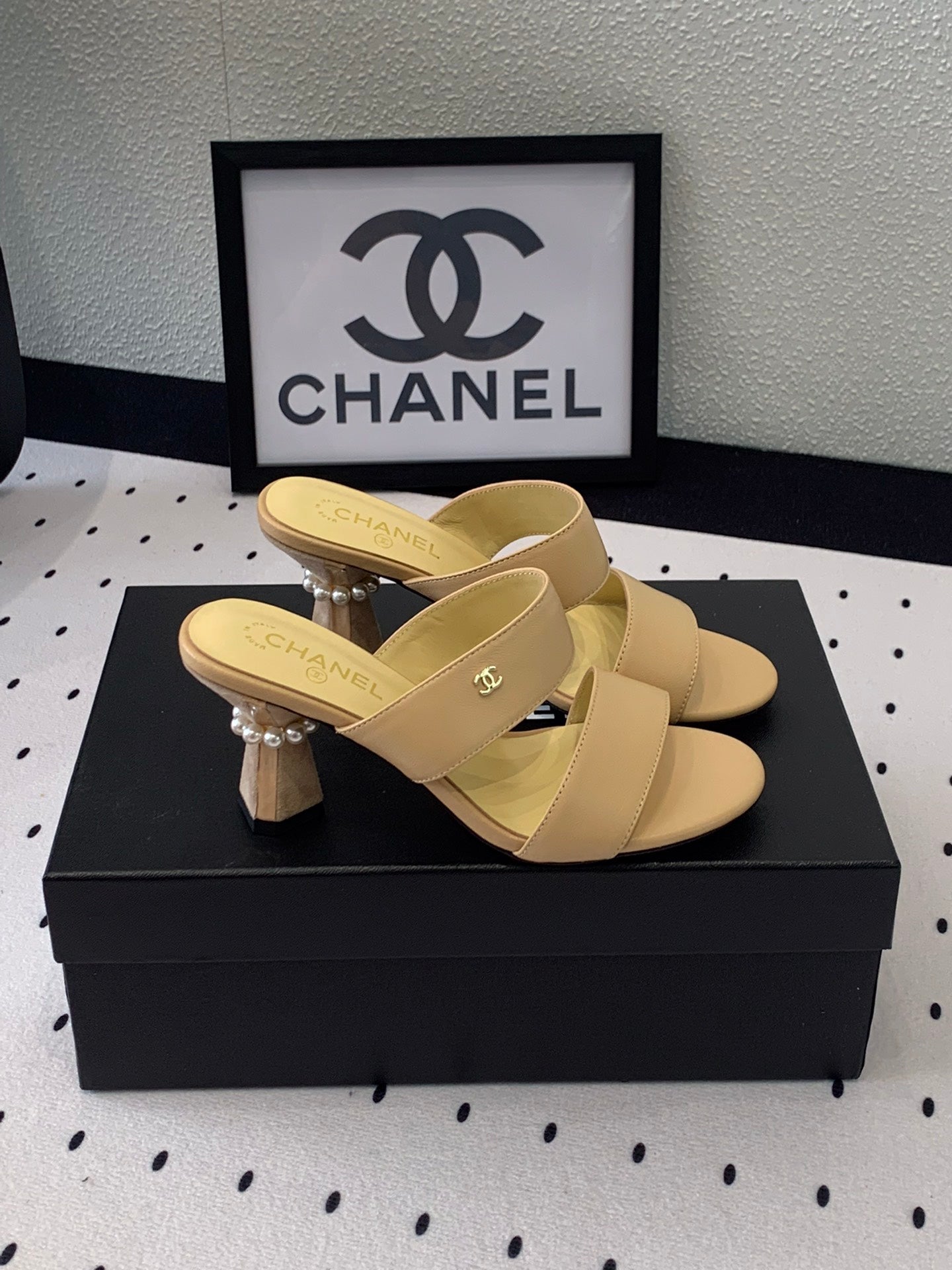 MULES cream LAMBSKIN