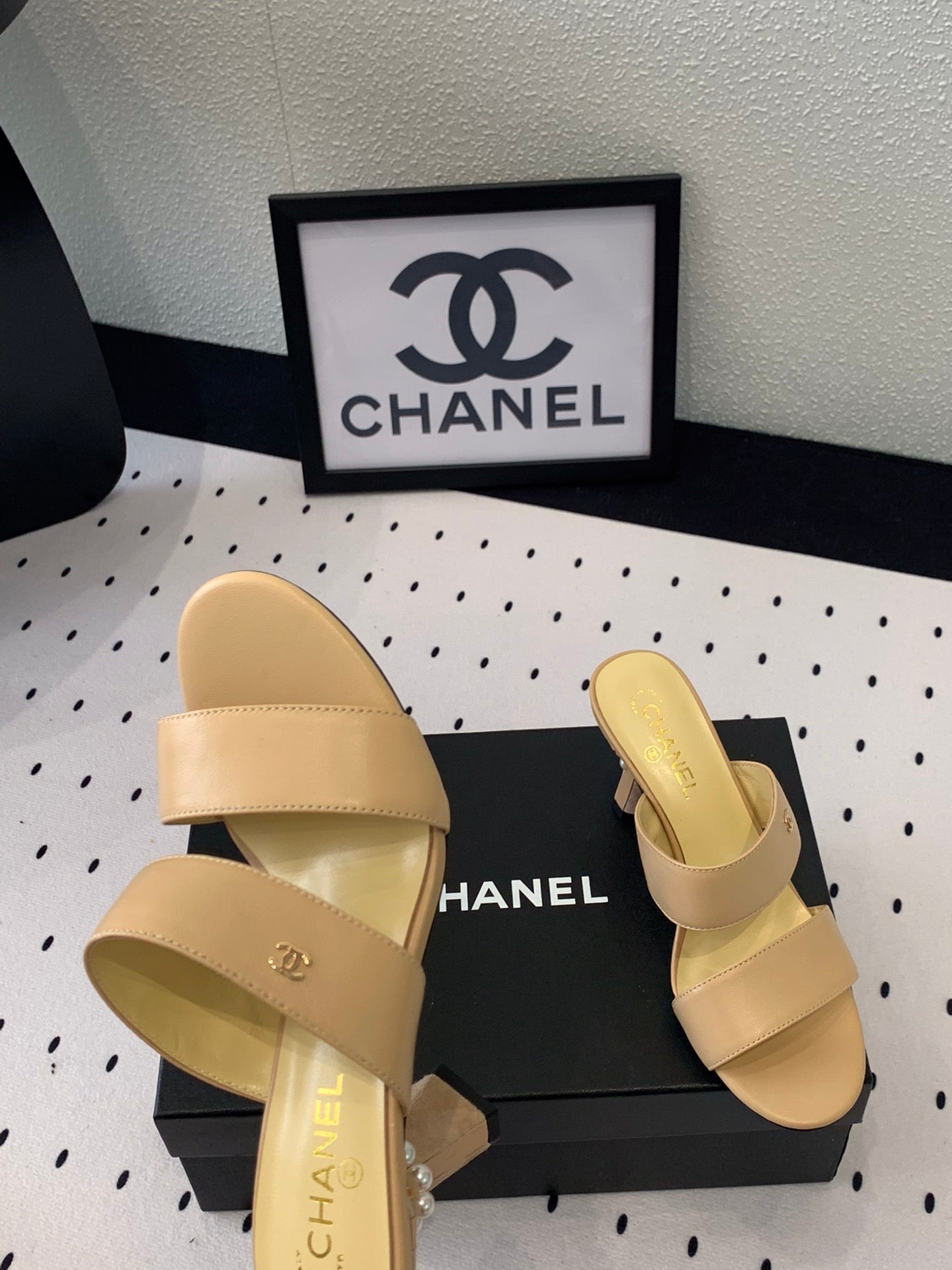 MULES cream LAMBSKIN