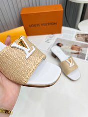LV 26S CAPRI HIGH-HEELED MULES IN WHITE CALFSKIN AND BEIGE RAFFIA