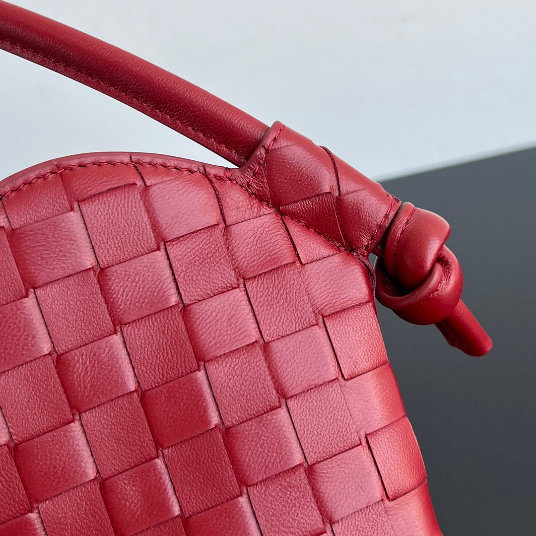 SOLSTICE HEART SHAPE 22 IN LIPSTICK RED LAMBSKIN
