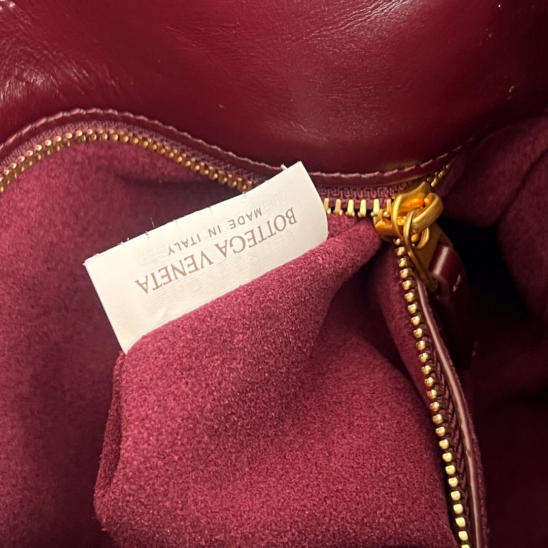 SMALL LIBERTA 27 IN WINE RED SMOOTH CALFSKIN GOLD HARDWARE
