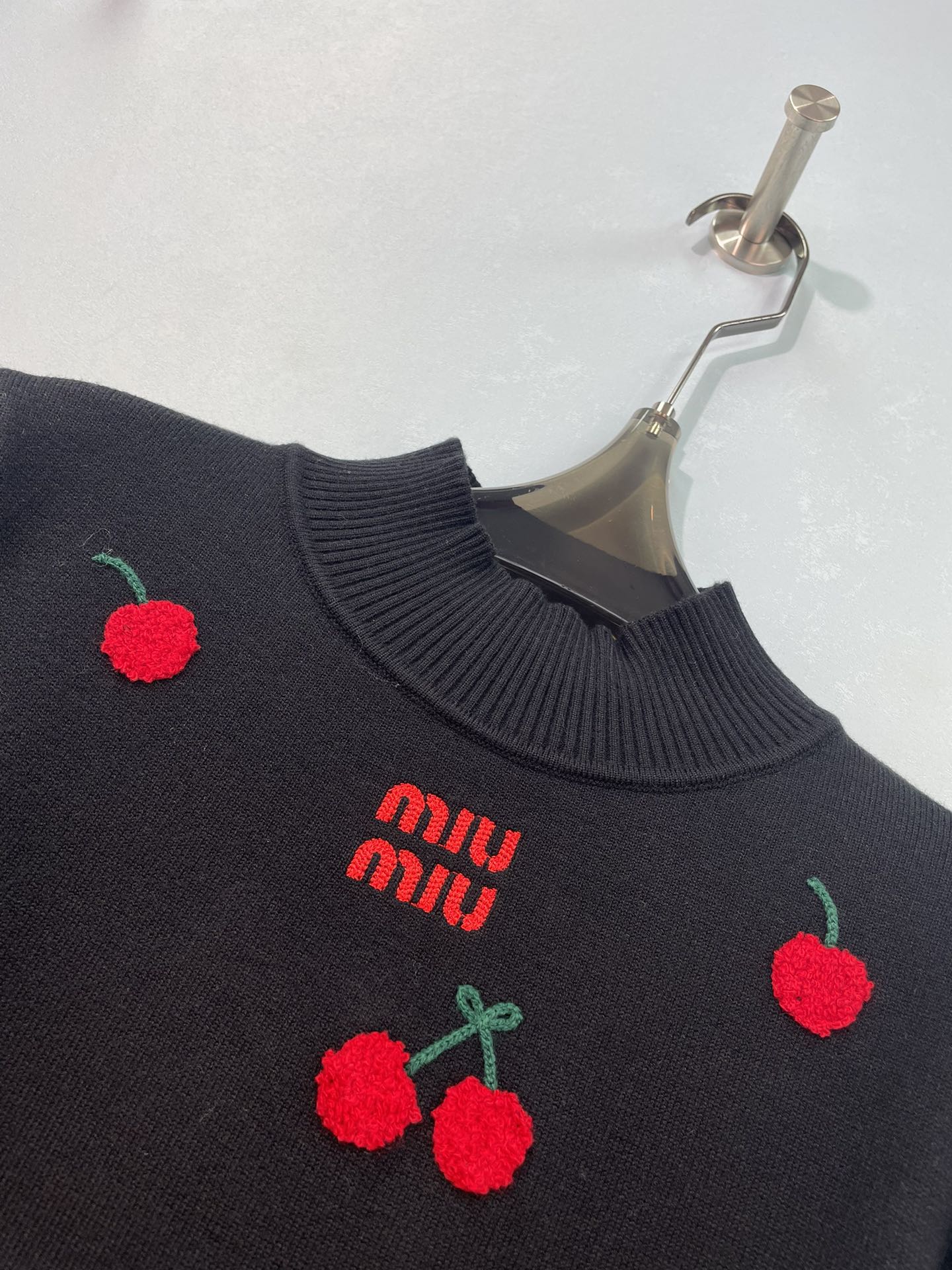 MIUMIU 26S CHERRY EMBROIDERED SWEATER 1475