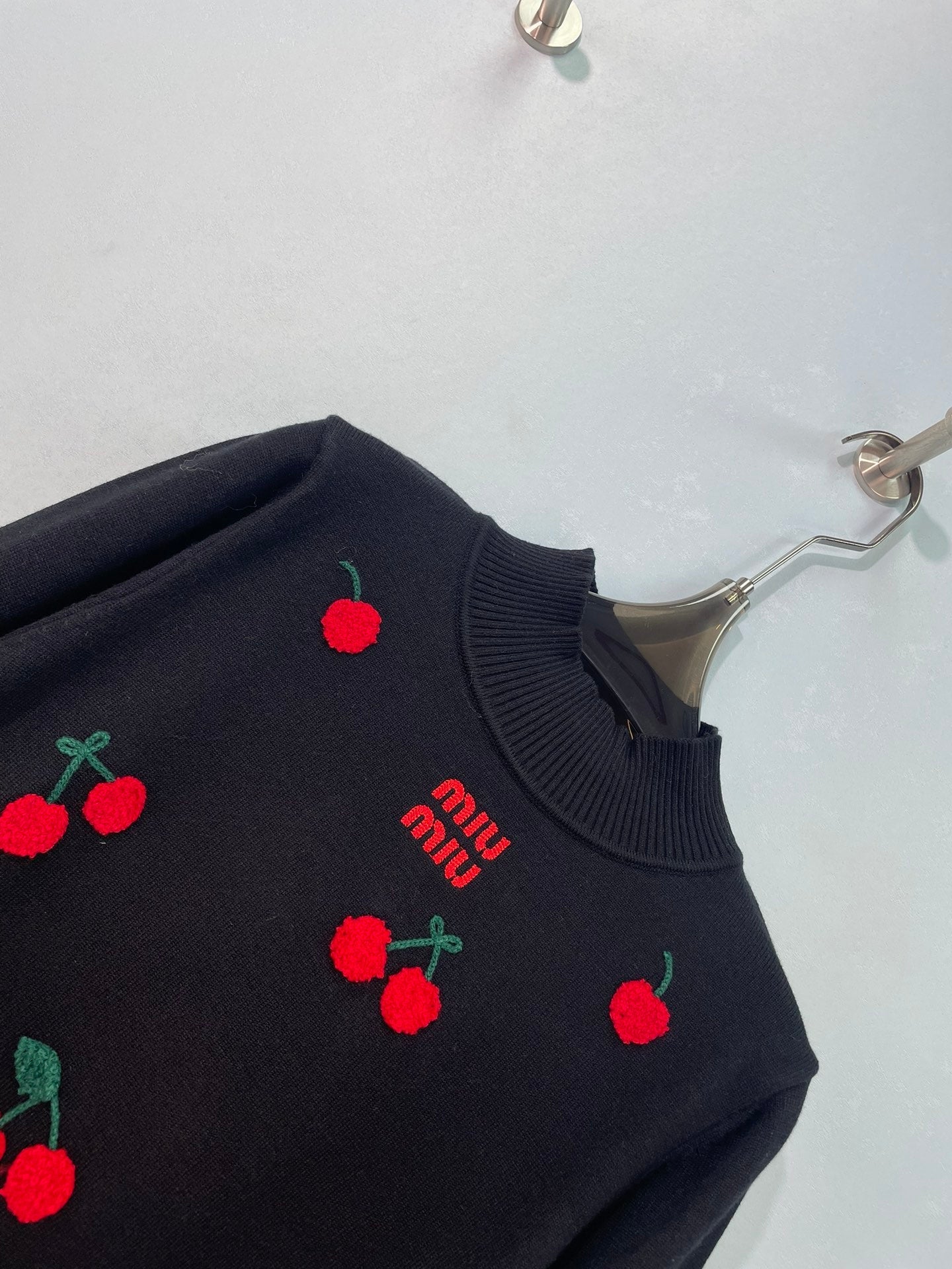 MIUMIU 26S CHERRY EMBROIDERED SWEATER 1475