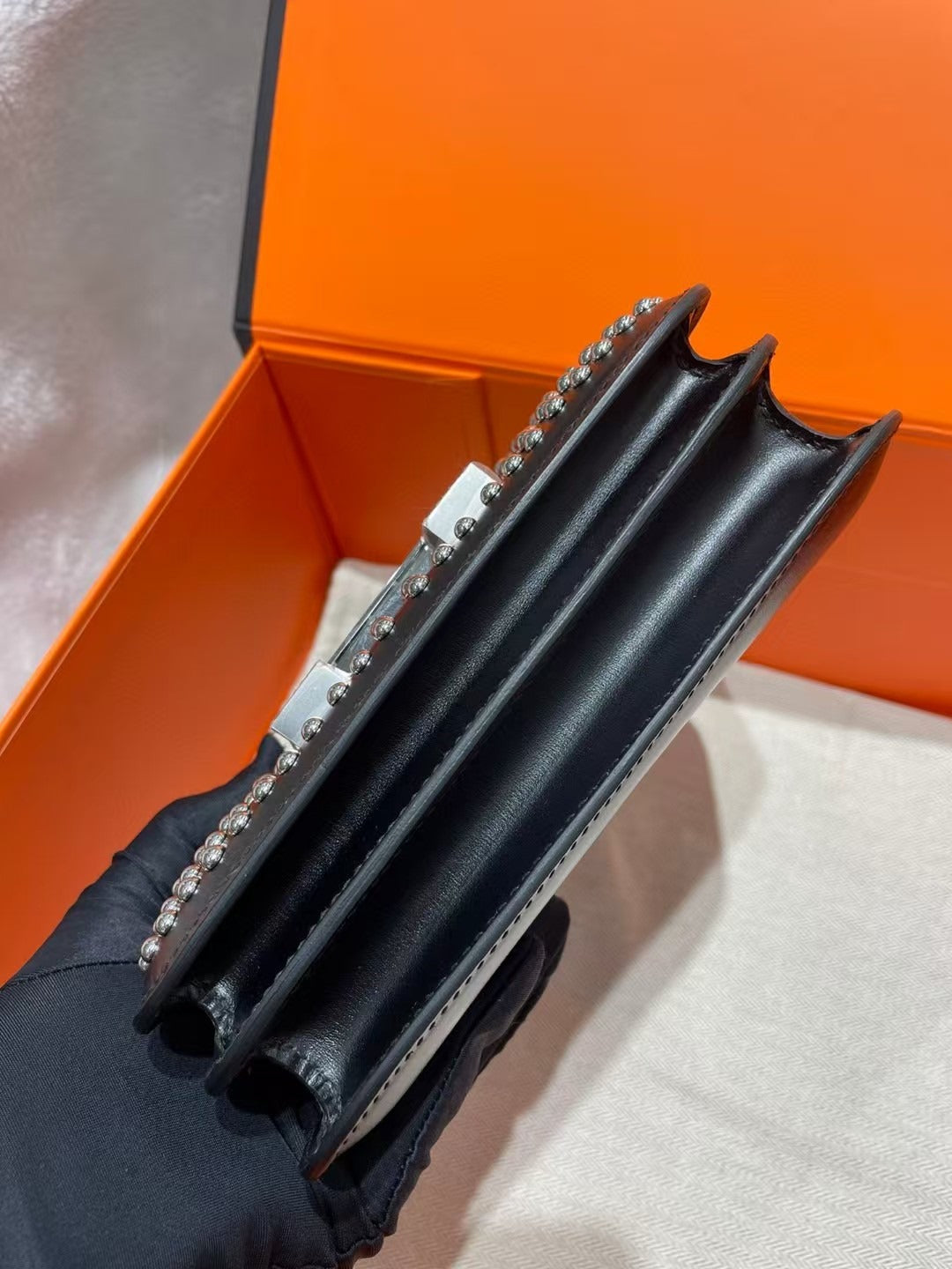 CONSTANCE CLOUTÉ BLACK BOX 24 IN BLACK CALFSKIN PALLADIUM HARDWARE