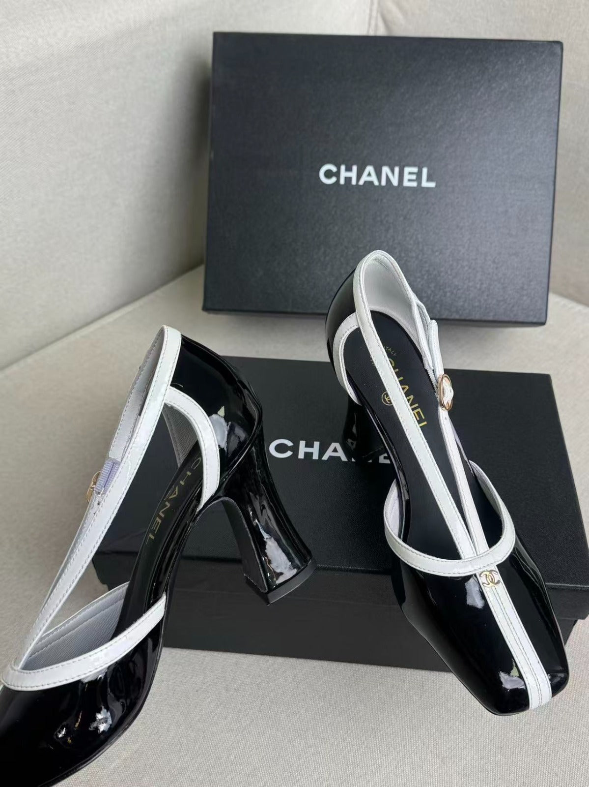 CHANEL 26S MARY JANES 85MM IN BLACK AND WHITE PATENT CAFLSKIN