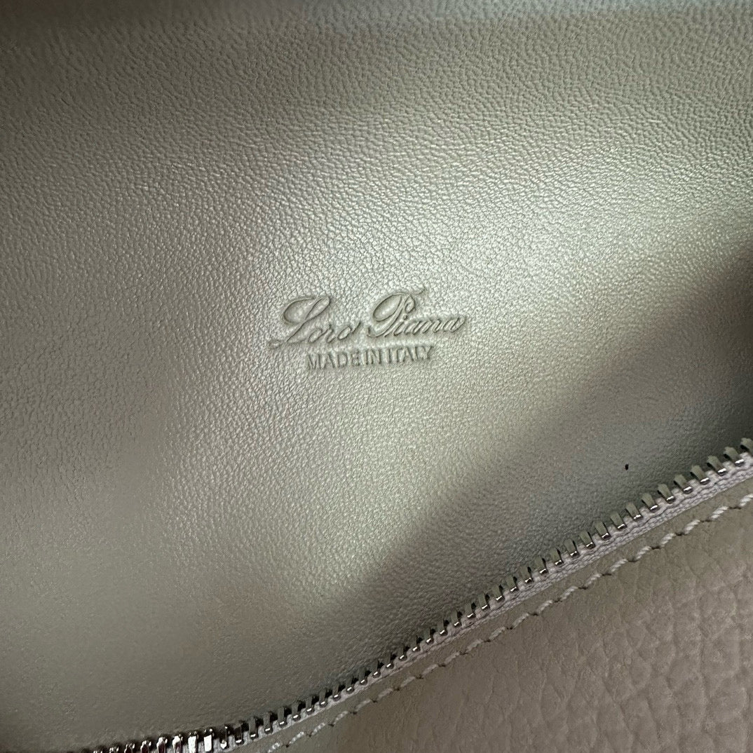 LP Extra Pocket L19 Grained Calfskin Light Blue Belle