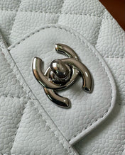 FLAP BAG 25 IN WHITE CAVIAR LAMBSKIN SILVER HARDWARE