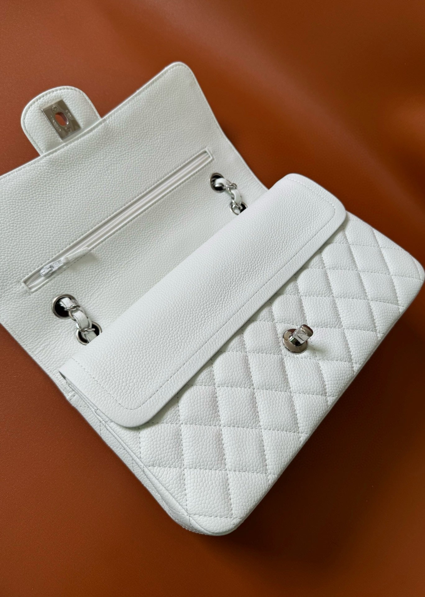 FLAP BAG 25 IN WHITE CAVIAR LAMBSKIN SILVER HARDWARE