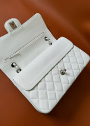 FLAP BAG 25 IN WHITE CAVIAR LAMBSKIN SILVER HARDWARE