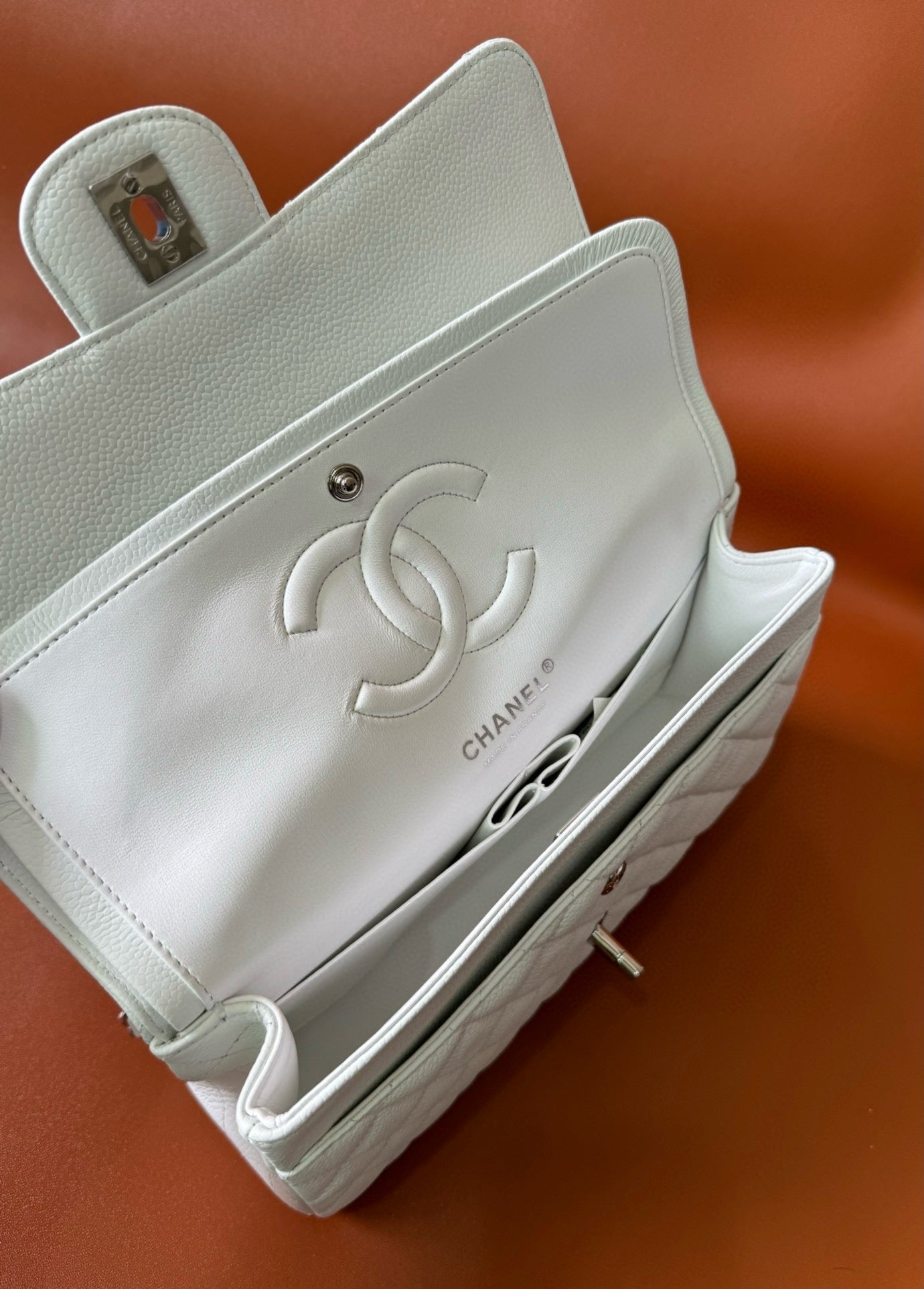 FLAP BAG 25 IN WHITE CAVIAR LAMBSKIN SILVER HARDWARE