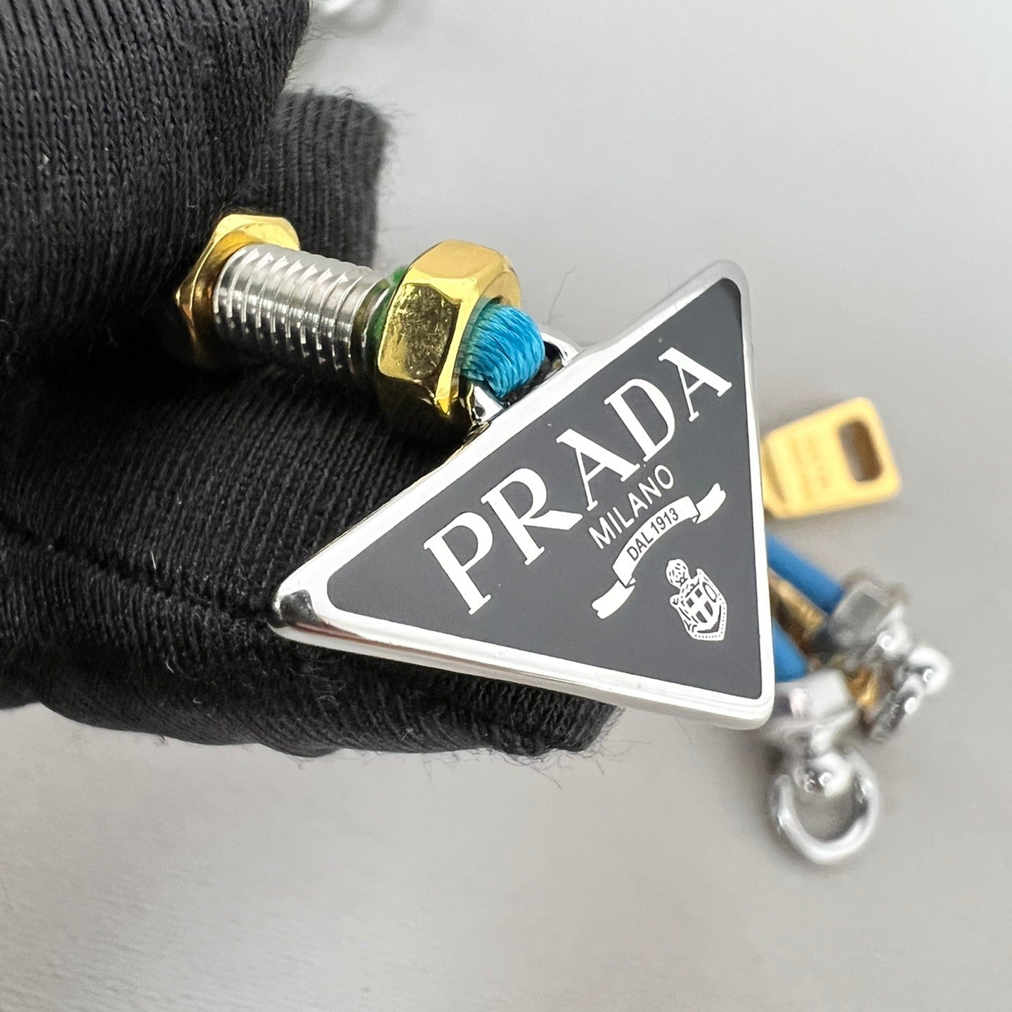 POP STRINGS METAL BAG CHARM