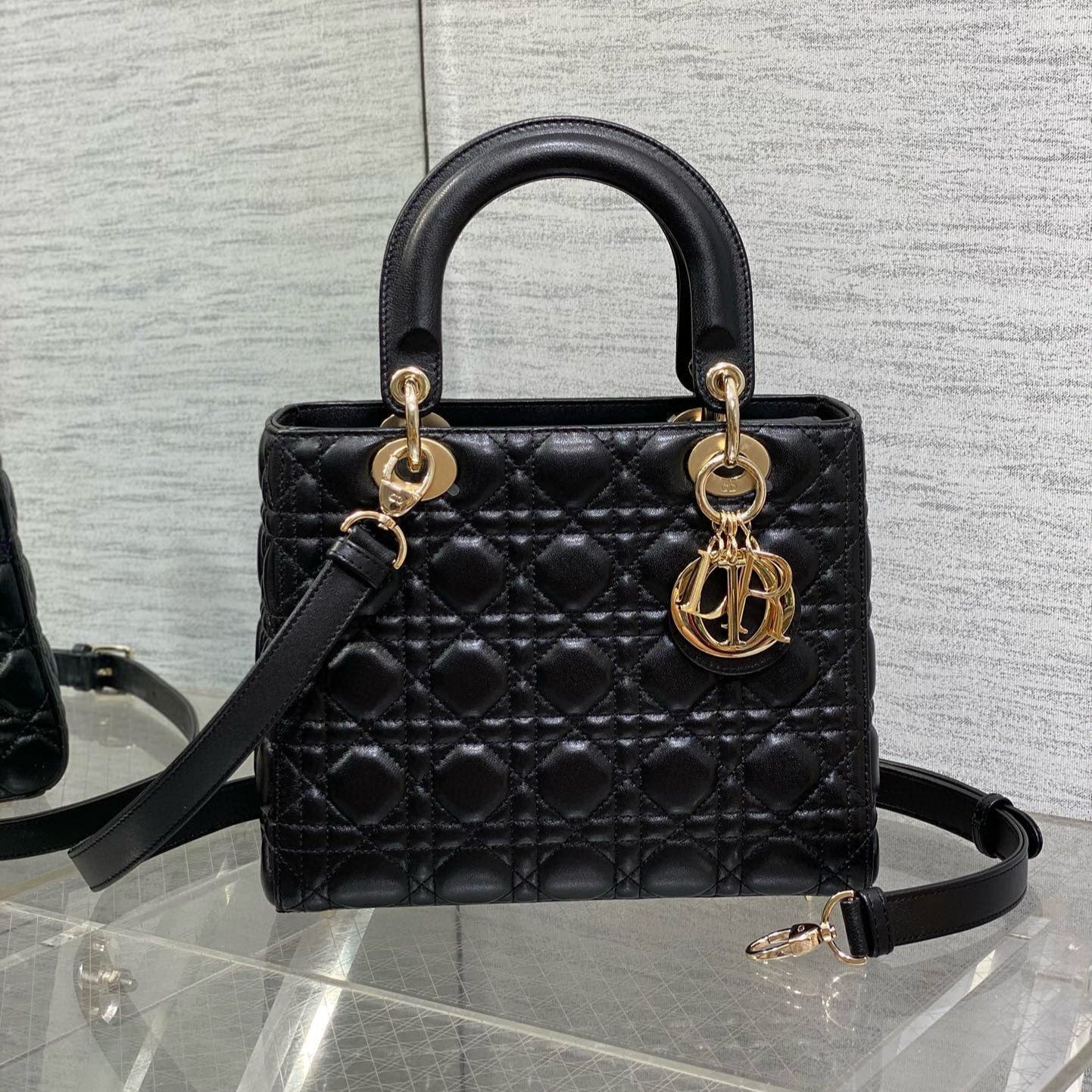 MEDIUM LADY BAG 24 IN BLACK CALFSKIN GOLD HARDWARE