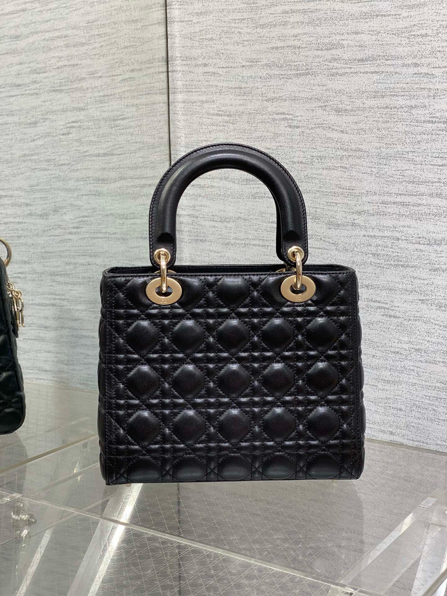 MEDIUM LADY BAG 24 IN BLACK CALFSKIN GOLD HARDWARE