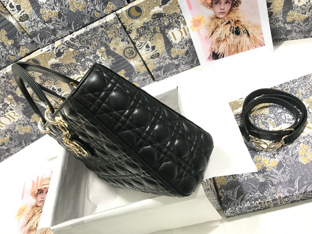 LARGE 32 LADY BAG IN BLACK LAMBSKIN WITH GOLD HARDWARE
