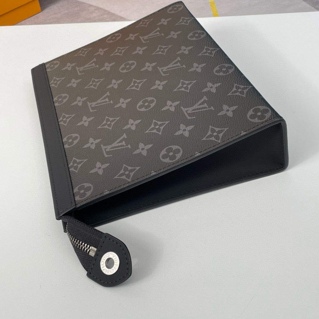 POCHETTE VOYAGE MM 26 MONOGRAM BLACK CALFSKIN