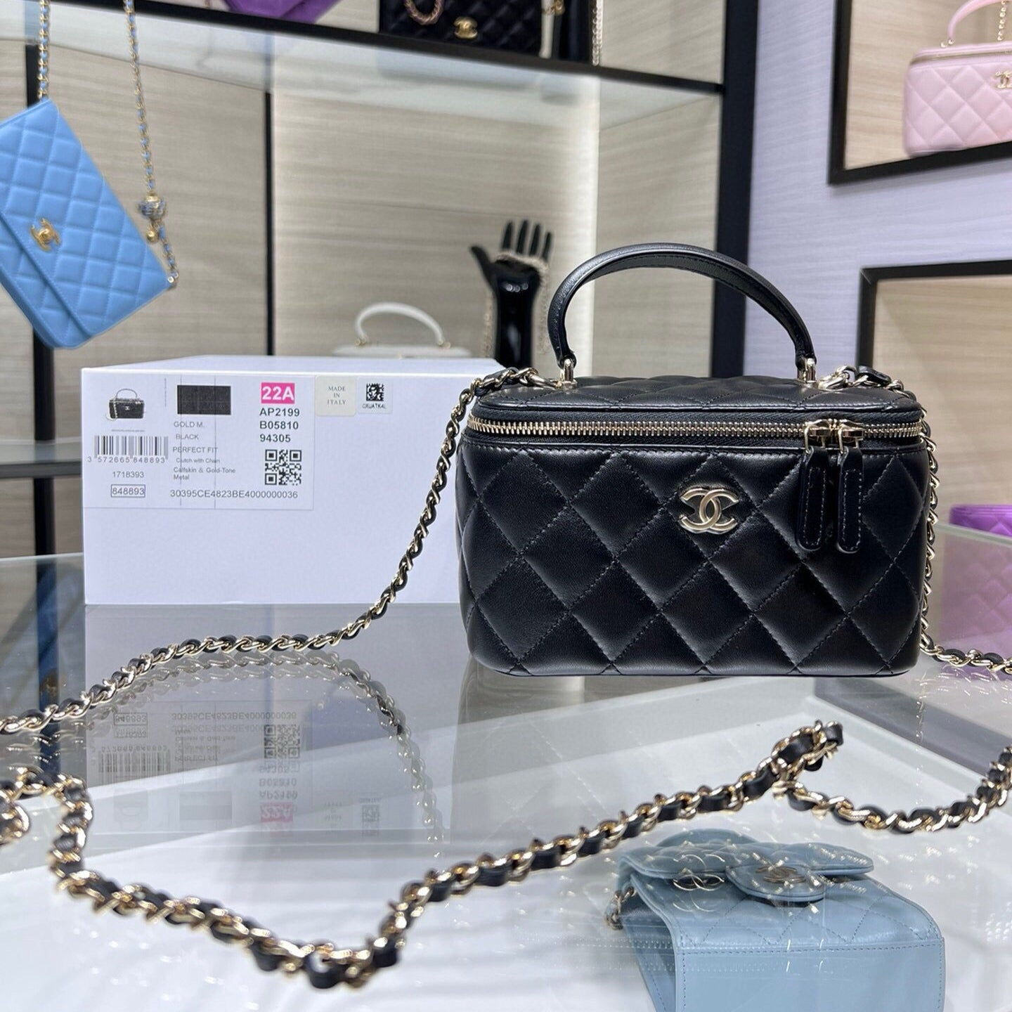VANITY 17 TOP HANDLE IN BLACK QUILTED LAMBSKIN GOLD HARDWARE