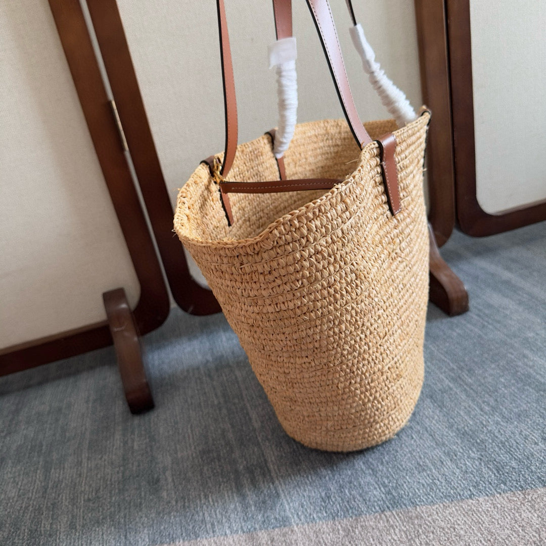 MEDIUM SUPPLE CELINE CLASSIC PANIER IN RAFFIA AND CALFSKIN