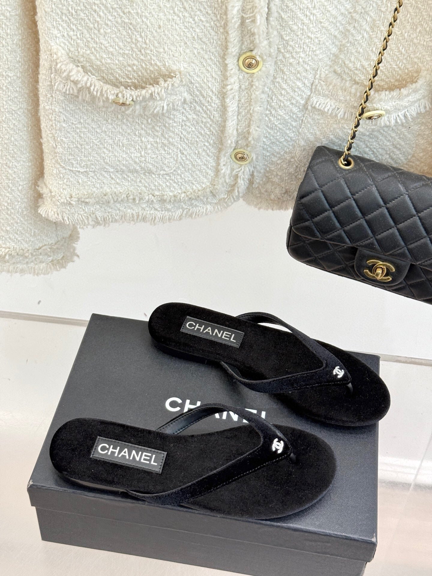 THONG SANDALS IN BLACK VELVET EMBOSSED CRYSTAL