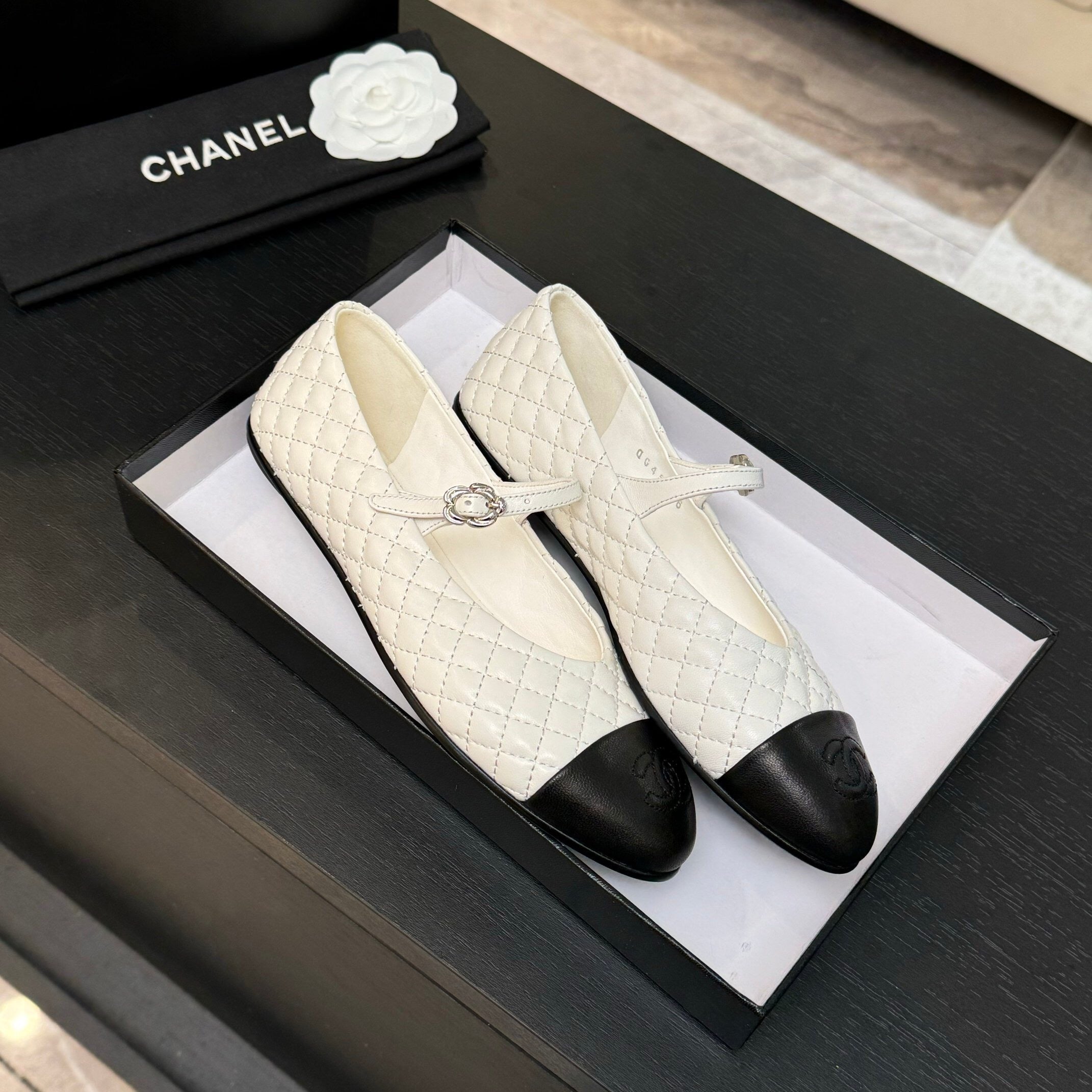 MARY JANE IN WHITE QUILTED LAMSKIN