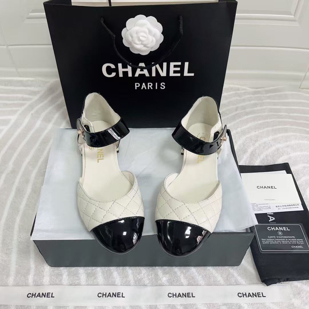 CC CLASSIC MARY JANE FLATS IN WHITE AND BLACK QUILTED CALFSKIN