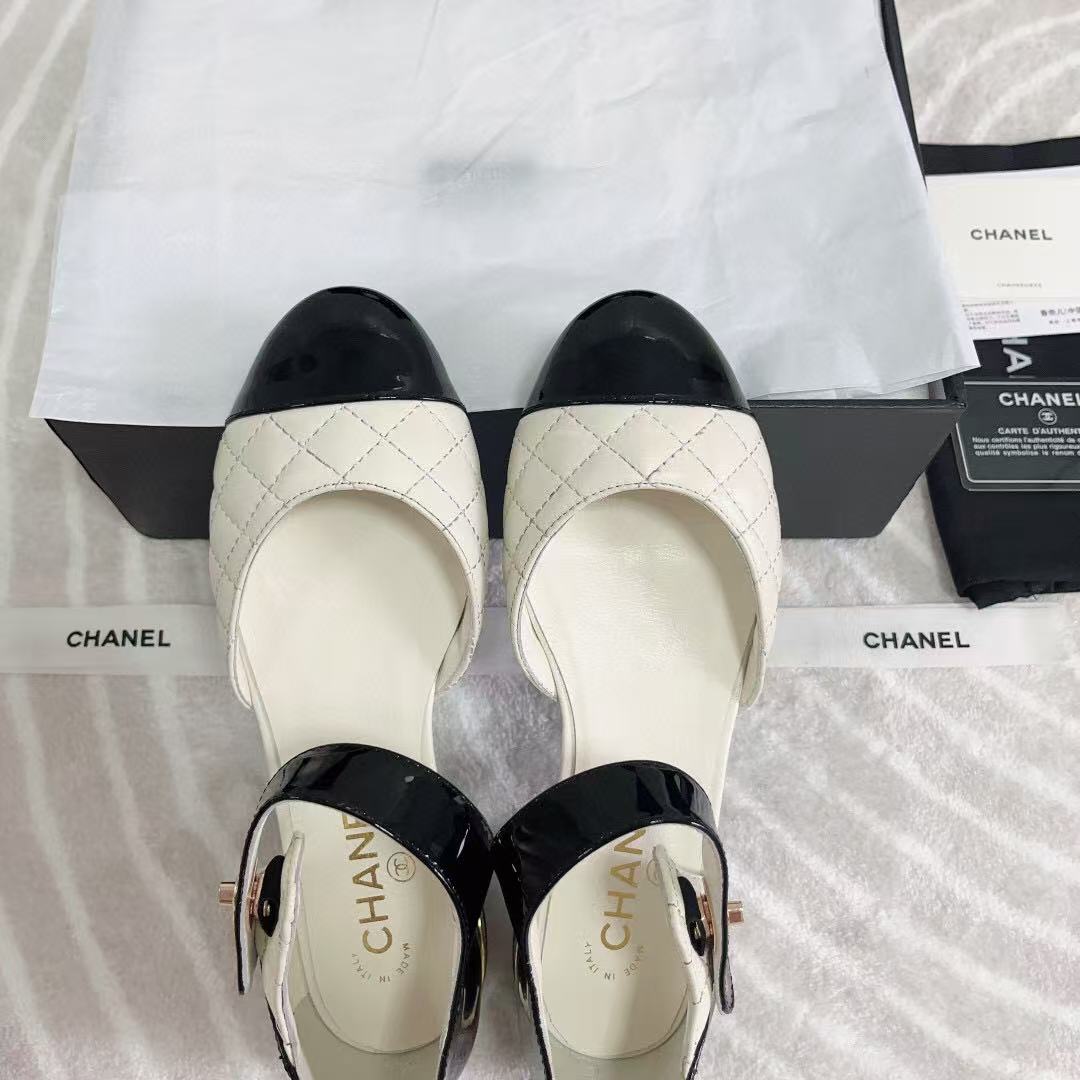 CC CLASSIC MARY JANE FLATS IN WHITE AND BLACK QUILTED CALFSKIN