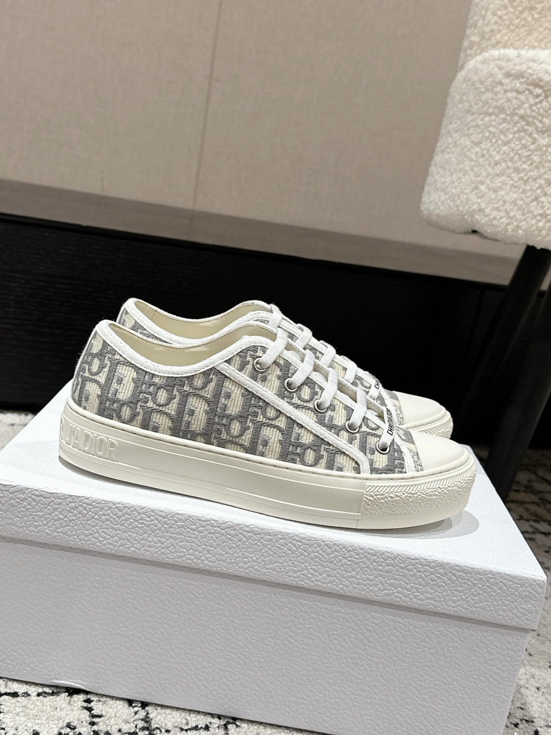 CD WALK'N SNEAKER IN GRAY EMBROIDERED COTTON