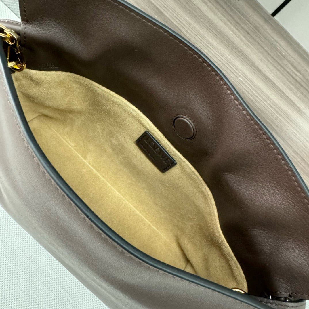 LOE 23 FLAMENCO PURSE BUCKET IN CHESTNUT BROWN CALFSKIN