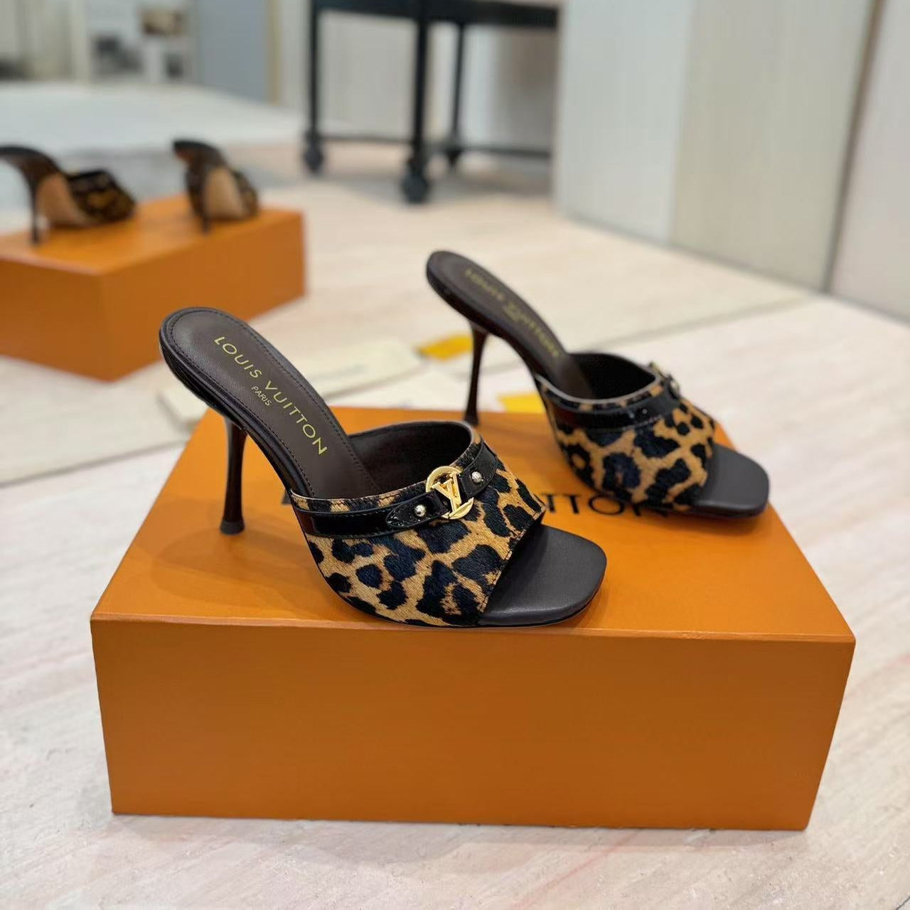 LV LEOPARD HIGH MULES IN BLACK AND BROWN FUR