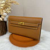 HM KELLY CLASSIQUE TO GO WALLET 20 IN BROWN CALFSKIN GOLD HARDWARE