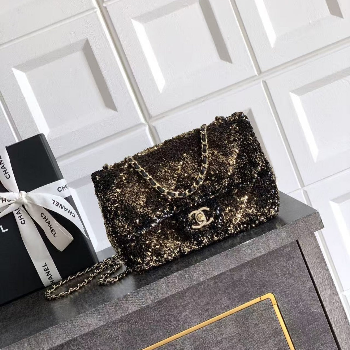 CC 20 SEQUINS FLAP BAG IN BLACK MIX BROWN